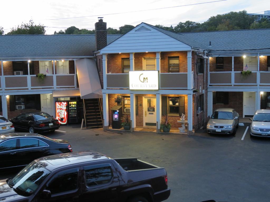 Courtyard Motel